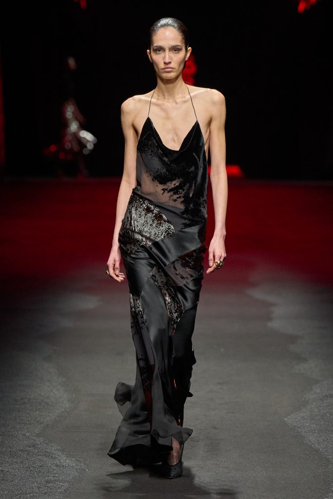 Pompeii Future: Roberto Cavalli’s Opulence in Ash and Ode to Eternal Elegance Pompeii Future: Roberto Cavalli’s Opulence in Ash and Ode to Eternal Elegance Vanity Teen 虚荣青年 Lifestyle & new faces magazine