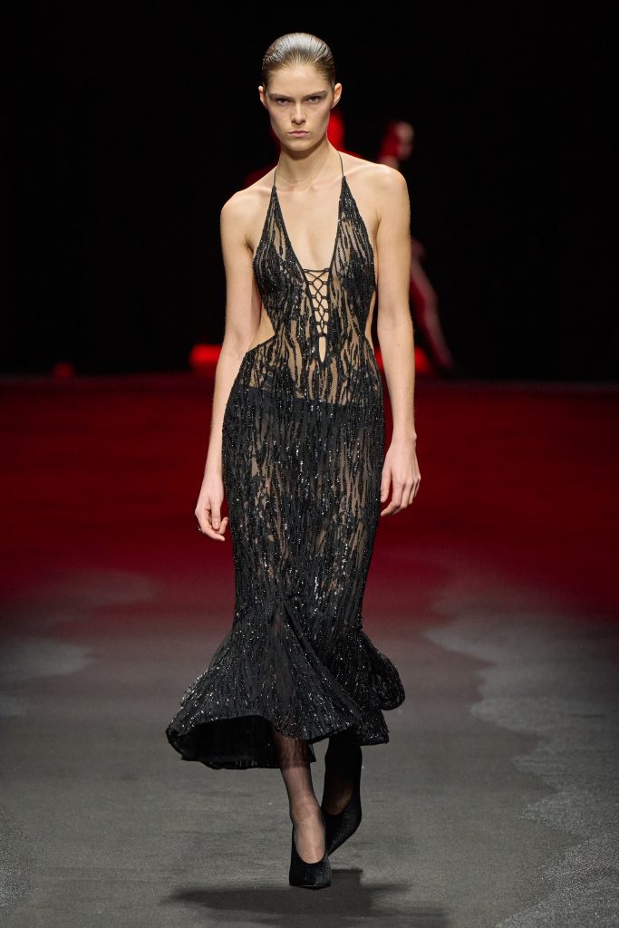 Pompeii Future: Roberto Cavalli’s Opulence in Ash and Ode to Eternal Elegance Pompeii Future: Roberto Cavalli’s Opulence in Ash and Ode to Eternal Elegance Vanity Teen 虚荣青年 Lifestyle & new faces magazine