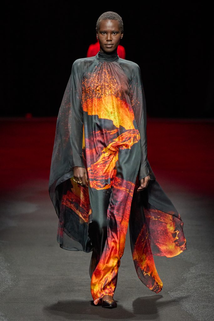 Pompeii Future: Roberto Cavalli’s Opulence in Ash and Ode to Eternal Elegance Pompeii Future: Roberto Cavalli’s Opulence in Ash and Ode to Eternal Elegance Vanity Teen 虚荣青年 Lifestyle & new faces magazine