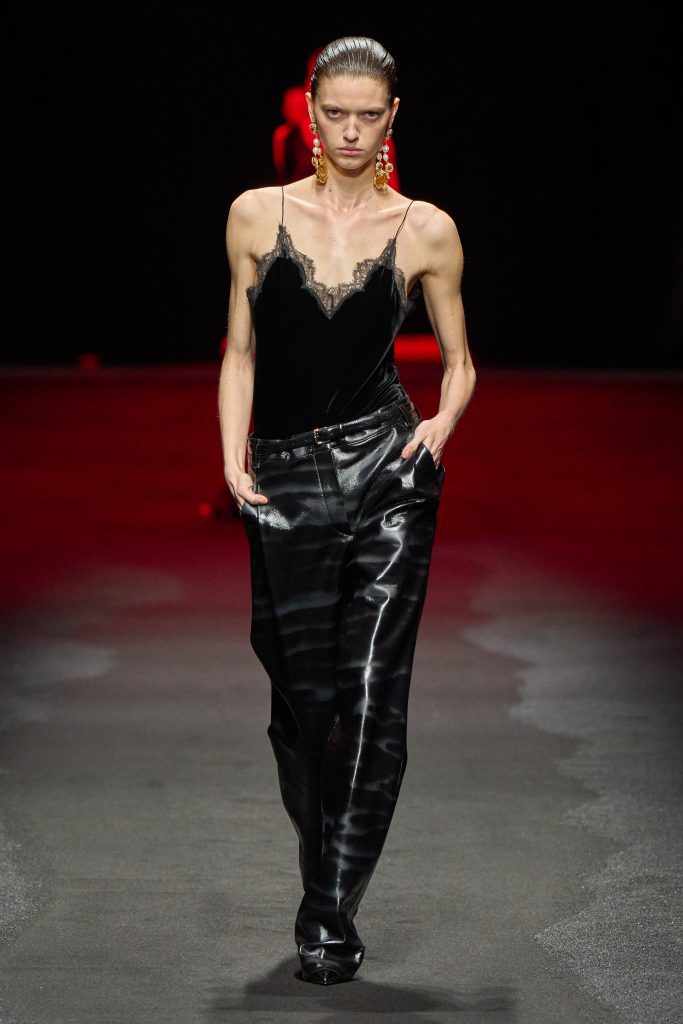 Pompeii Future: Roberto Cavalli’s Opulence in Ash and Ode to Eternal Elegance Pompeii Future: Roberto Cavalli’s Opulence in Ash and Ode to Eternal Elegance Vanity Teen 虚荣青年 Lifestyle & new faces magazine