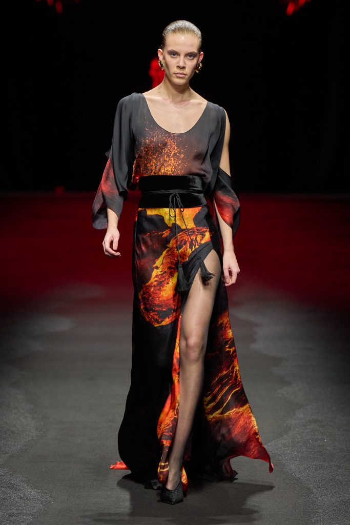 Pompeii Future: Roberto Cavalli’s Opulence in Ash and Ode to Eternal Elegance Pompeii Future: Roberto Cavalli’s Opulence in Ash and Ode to Eternal Elegance Vanity Teen 虚荣青年 Lifestyle & new faces magazine