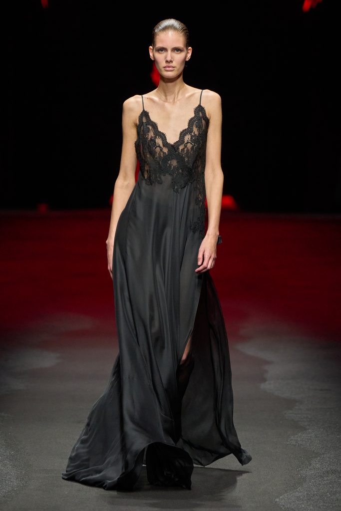 Pompeii Future: Roberto Cavalli’s Opulence in Ash and Ode to Eternal Elegance Pompeii Future: Roberto Cavalli’s Opulence in Ash and Ode to Eternal Elegance Vanity Teen 虚荣青年 Lifestyle & new faces magazine