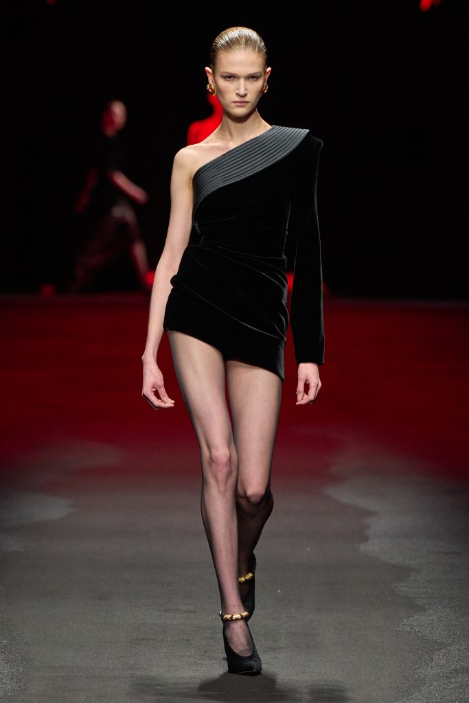 Pompeii Future: Roberto Cavalli’s Opulence in Ash and Ode to Eternal Elegance Pompeii Future: Roberto Cavalli’s Opulence in Ash and Ode to Eternal Elegance Vanity Teen 虚荣青年 Lifestyle & new faces magazine