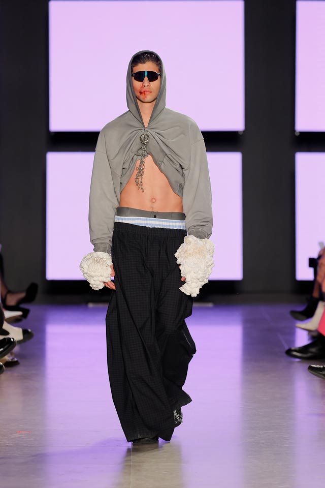 FASHION IN THE AGE OF MADNESS: THE WORLD THROUGH BÁRBARA ATANÁSIO’S EYES FASHION IN THE AGE OF MADNESS: THE WORLD THROUGH BÁRBARA ATANÁSIO’S EYES Vanity Teen 虚荣青年 Lifestyle & new faces magazine