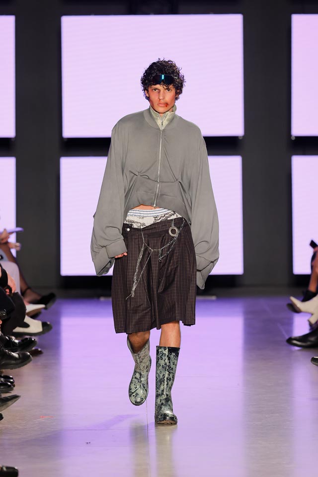 FASHION IN THE AGE OF MADNESS: THE WORLD THROUGH BÁRBARA ATANÁSIO’S EYES FASHION IN THE AGE OF MADNESS: THE WORLD THROUGH BÁRBARA ATANÁSIO’S EYES Vanity Teen 虚荣青年 Lifestyle & new faces magazine