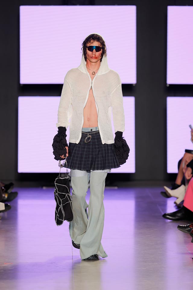 FASHION IN THE AGE OF MADNESS: THE WORLD THROUGH BÁRBARA ATANÁSIO’S EYES FASHION IN THE AGE OF MADNESS: THE WORLD THROUGH BÁRBARA ATANÁSIO’S EYES Vanity Teen 虚荣青年 Lifestyle & new faces magazine