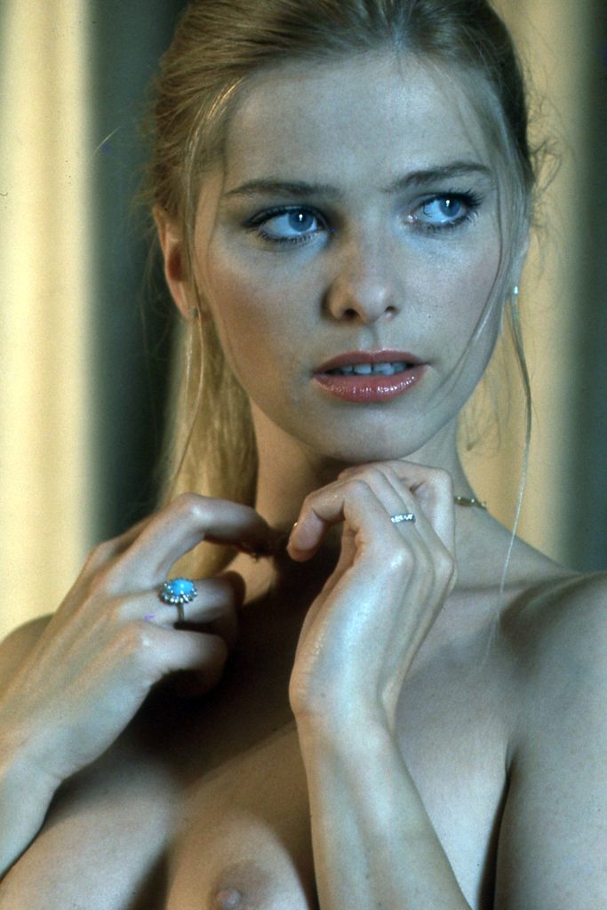 Voulez-vous parler avec moi? - A chat with Cicciolina Voulez-vous parler avec moi? - A chat with Cicciolina Vanity Teen 虚荣青年 Lifestyle & new faces magazine