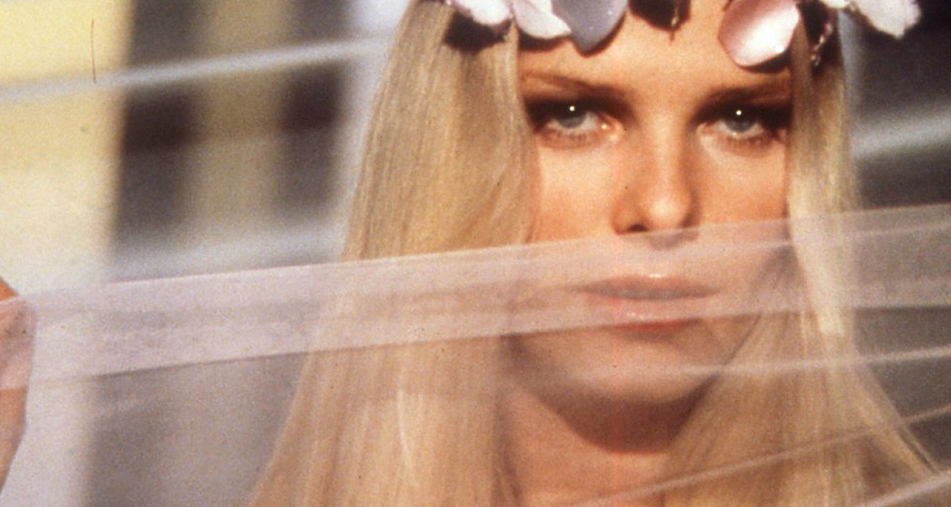 Voulez-vous parler avec moi? - A chat with Cicciolina Voulez-vous parler avec moi? - A chat with Cicciolina Vanity Teen 虚荣青年 Lifestyle & new faces magazine