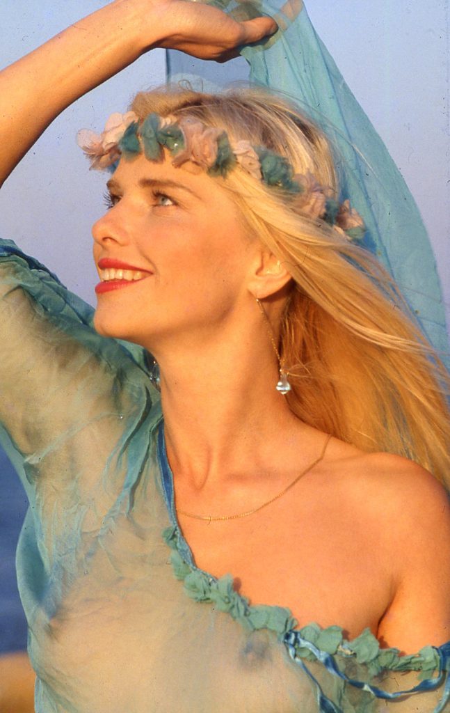 Voulez-vous parler avec moi? - A chat with Cicciolina Voulez-vous parler avec moi? - A chat with Cicciolina Vanity Teen 虚荣青年 Lifestyle & new faces magazine