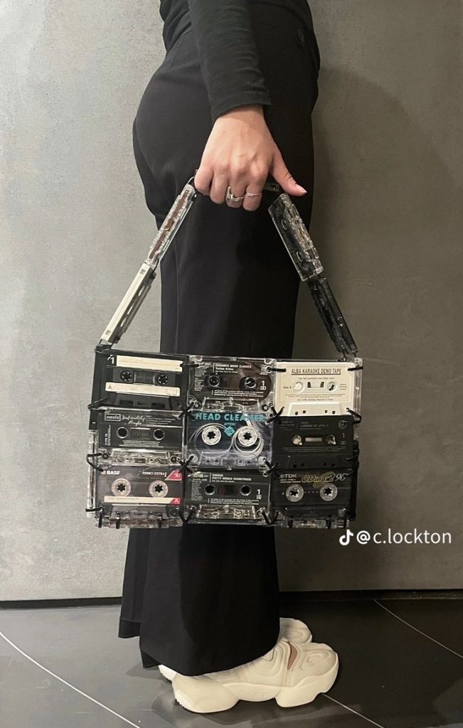 A New Era of Tech Fashion: When Electronics Become Your Fashion Accessories A New Era of Tech Fashion: When Electronics Become Your Fashion Accessories Vanity Teen 虚荣青年 Lifestyle & new faces magazine
