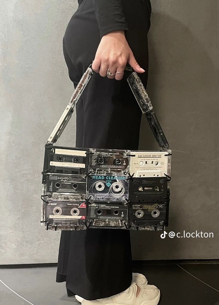 A New Era of Tech Fashion: When Electronics Become Your Fashion Accessories A New Era of Tech Fashion: When Electronics Become Your Fashion Accessories Vanity Teen 虚荣青年 Lifestyle & new faces magazine