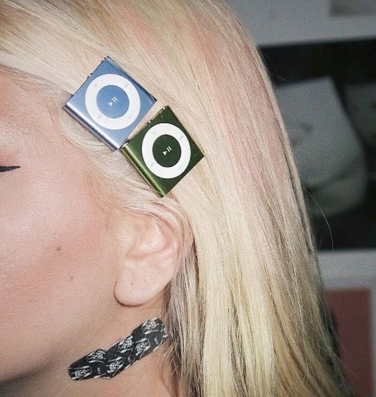 A New Era of Tech Fashion: When Electronics Become Your Fashion Accessories A New Era of Tech Fashion: When Electronics Become Your Fashion Accessories Vanity Teen 虚荣青年 Lifestyle & new faces magazine