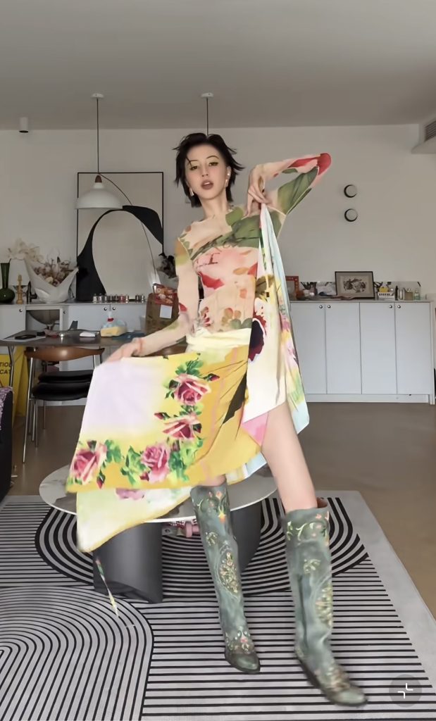 Dress like a walking Jean Paul Gaultier Meets Wang Yue Yi: A Week of Daring Elegance Dress like a walking Jean Paul Gaultier Meets Wang Yue Yi: A Week of Daring Elegance Vanity Teen 虚荣青年