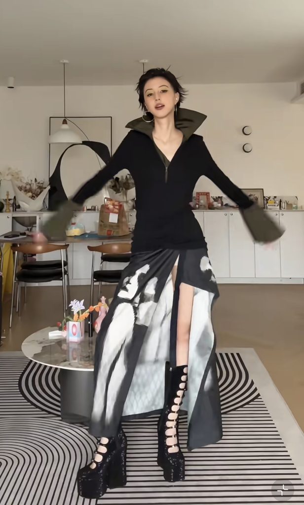 Dress like a walking Jean Paul Gaultier Meets Wang Yue Yi: A Week of Daring Elegance Dress like a walking Jean Paul Gaultier Meets Wang Yue Yi: A Week of Daring Elegance Vanity Teen 虚荣青年