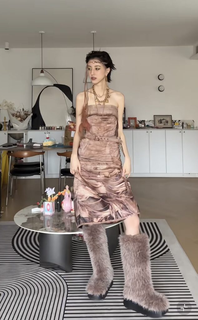 Dress like a walking Jean Paul Gaultier Meets Wang Yue Yi: A Week of Daring Elegance Dress like a walking Jean Paul Gaultier Meets Wang Yue Yi: A Week of Daring Elegance Vanity Teen 虚荣青年