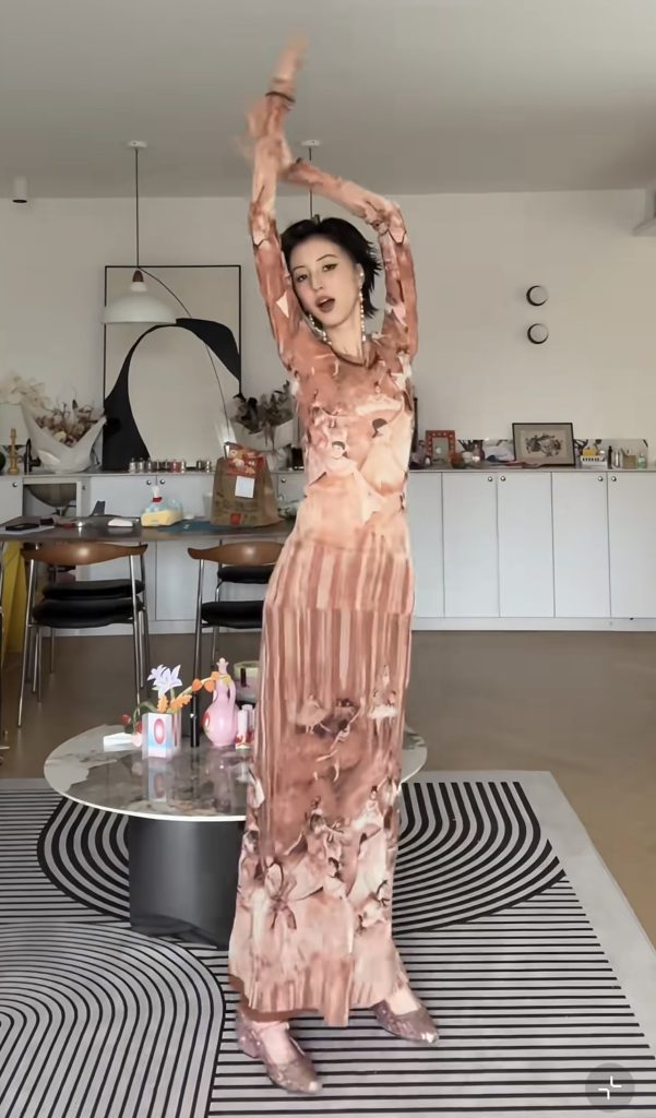 Dress like a walking Jean Paul Gaultier Meets Wang Yue Yi: A Week of Daring Elegance Dress like a walking Jean Paul Gaultier Meets Wang Yue Yi: A Week of Daring Elegance Vanity Teen 虚荣青年
