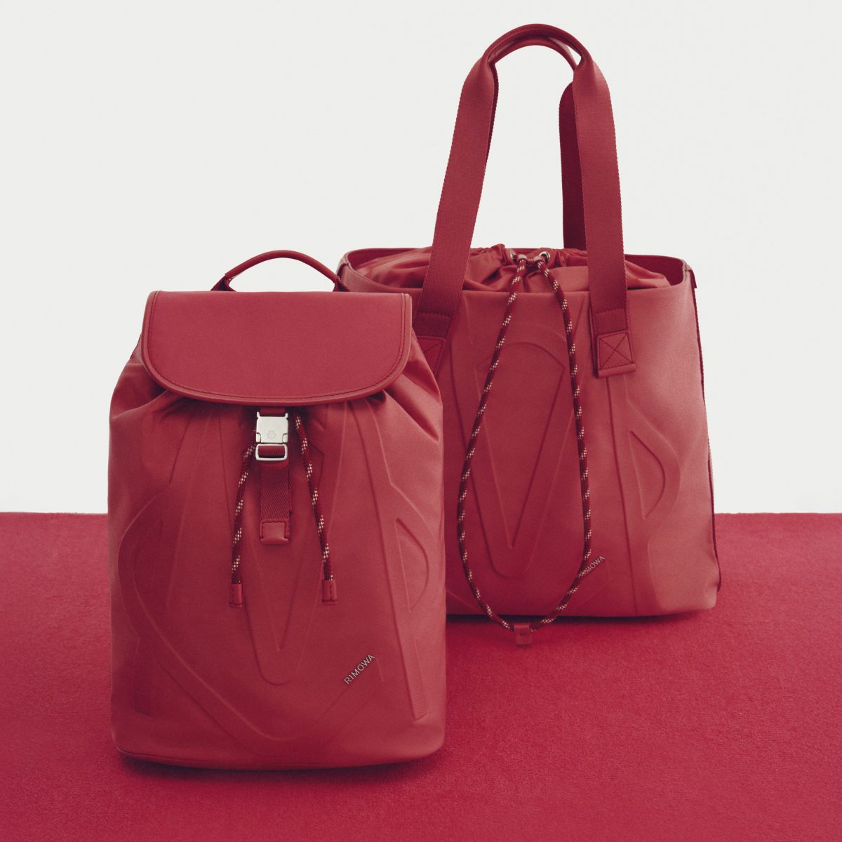 RIMOWA INTRODUCES TWO NEW SEASONAL HUES TO ACCOMPANY GRAND VOYAGES RIMOWA INTRODUCES TWO NEW SEASONAL HUES TO ACCOMPANY GRAND VOYAGES Vanity Teen 虚荣青年 Lifestyle & new faces magazine