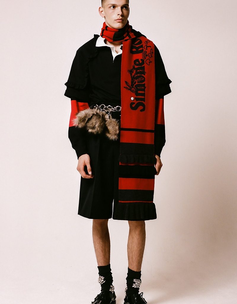 Simone Rocha Blends Whimsy and Romance in Latest Menswear Lookbook Simone Rocha Blends Whimsy and Romance in Latest Menswear Lookbook Vanity Teen 虚荣青年 Lifestyle & new faces magazine