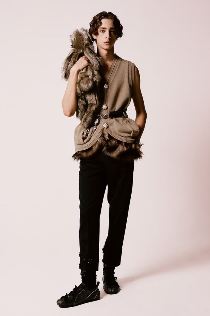 Simone Rocha Blends Whimsy and Romance in Latest Menswear Lookbook Simone Rocha Blends Whimsy and Romance in Latest Menswear Lookbook Vanity Teen 虚荣青年 Lifestyle & new faces magazine