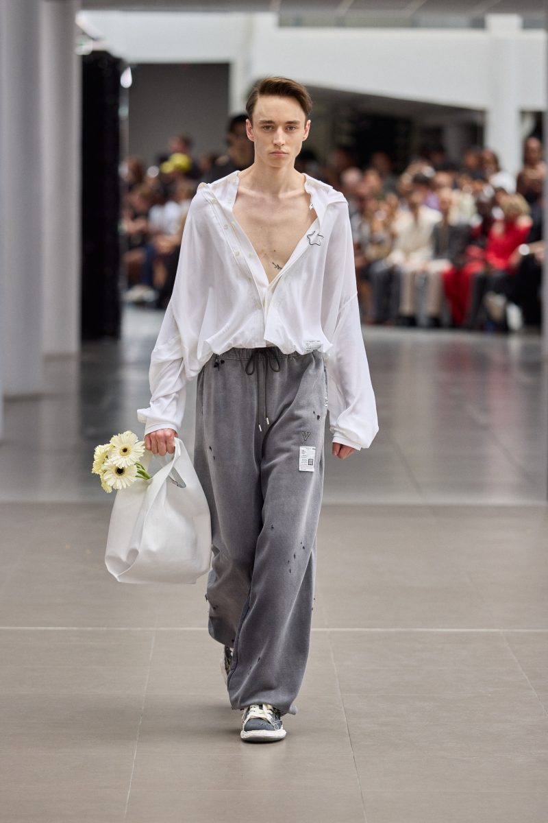 Maison MIHARA YASUHIRO SS26 Collection - ‘Ordinary People’ Maison MIHARA YASUHIRO SS26 Collection - ‘Ordinary People’ Vanity Teen 虚荣青年 Lifestyle & new faces magazine