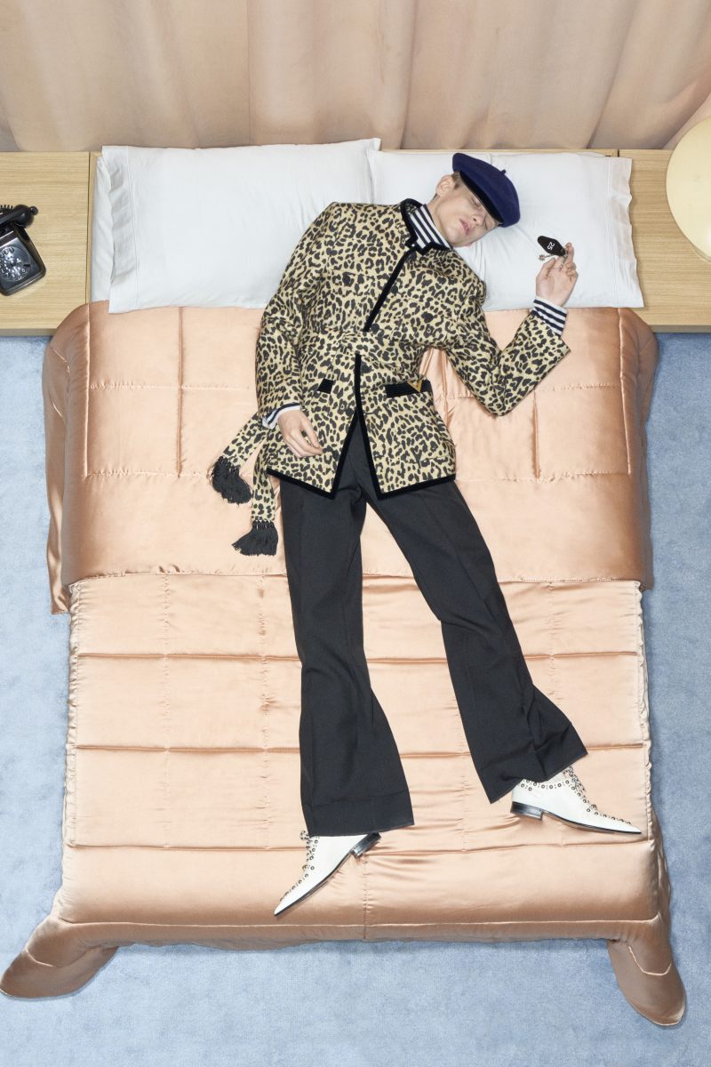 VALENTINO UNVEILS ITS SPRING 2026 COLLECTION VALENTINO UNVEILS ITS SPRING 2026 COLLECTION Vanity Teen 虚荣青年 Lifestyle & new faces magazine