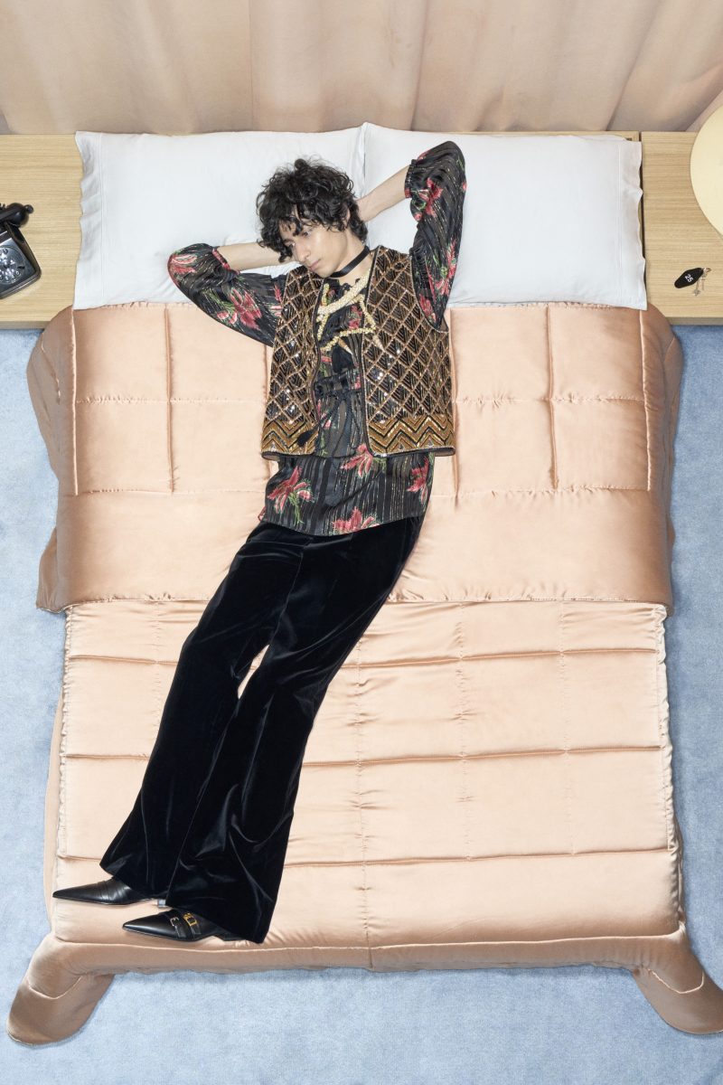 VALENTINO UNVEILS ITS SPRING 2026 COLLECTION VALENTINO UNVEILS ITS SPRING 2026 COLLECTION Vanity Teen 虚荣青年 Lifestyle & new faces magazine