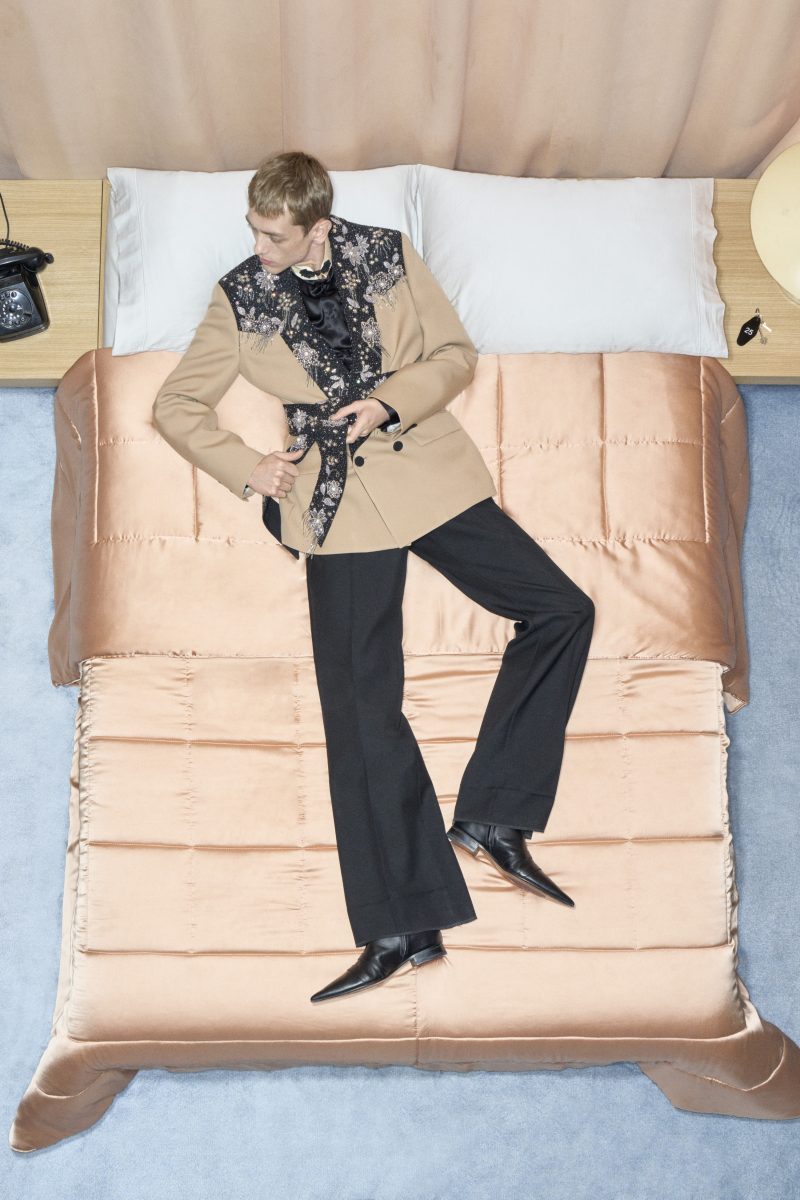 VALENTINO UNVEILS ITS SPRING 2026 COLLECTION VALENTINO UNVEILS ITS SPRING 2026 COLLECTION Vanity Teen 虚荣青年 Lifestyle & new faces magazine