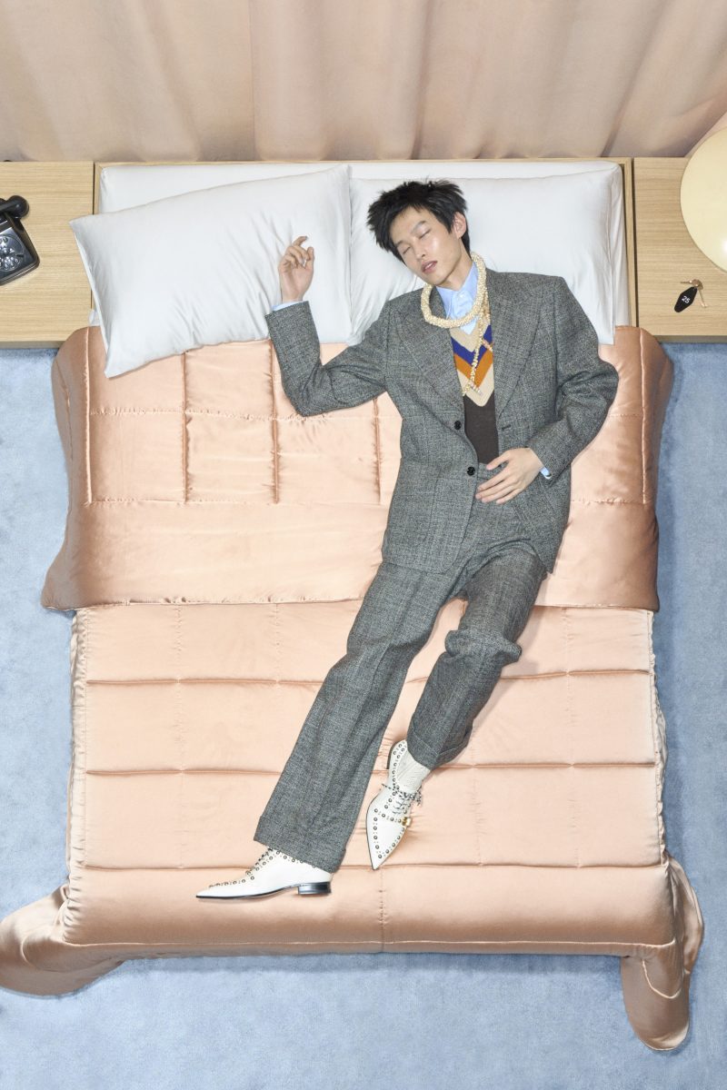 VALENTINO UNVEILS ITS SPRING 2026 COLLECTION VALENTINO UNVEILS ITS SPRING 2026 COLLECTION Vanity Teen 虚荣青年 Lifestyle & new faces magazine