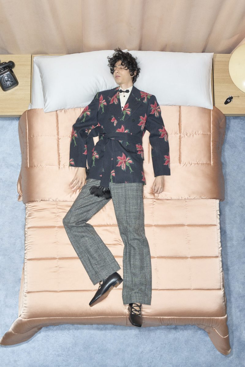 VALENTINO UNVEILS ITS SPRING 2026 COLLECTION VALENTINO UNVEILS ITS SPRING 2026 COLLECTION Vanity Teen 虚荣青年 Lifestyle & new faces magazine