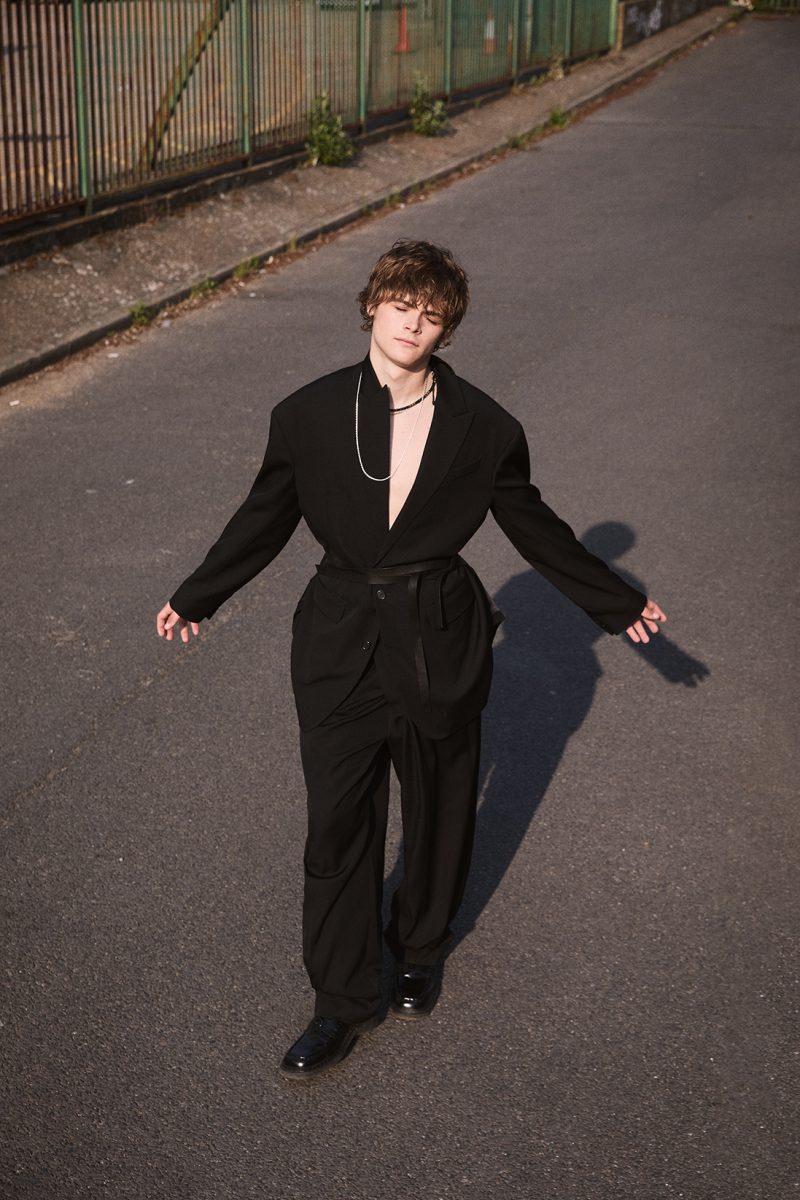 Billy Barratt: Into the Dark, With Heart - On horror, music, and growing up in the spotlight Billy Barratt: Into the Dark, With Heart - On horror, music, and growing up in the spotlight Vanity Teen 虚荣青年 Lifestyle & new faces magazine