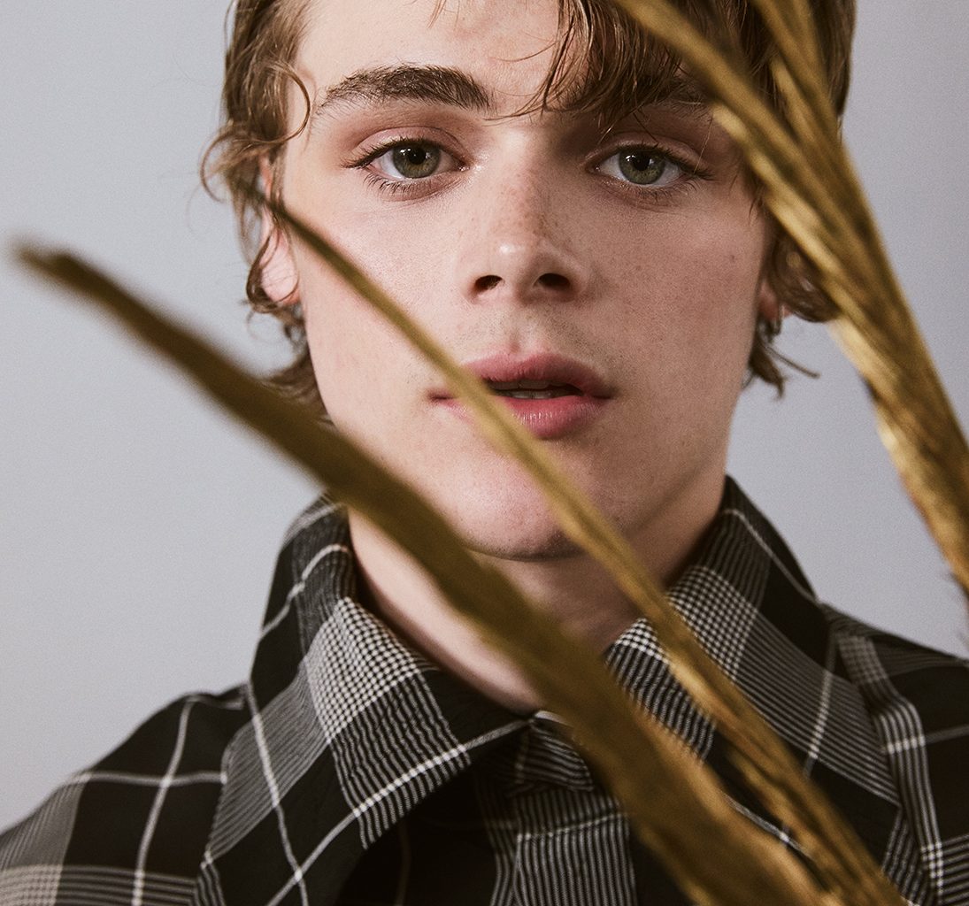 Billy Barratt: Into the Dark, With Heart - On horror, music, and growing up in the spotlight Billy Barratt: Into the Dark, With Heart - On horror, music, and growing up in the spotlight Vanity Teen 虚荣青年 Lifestyle & new faces magazine