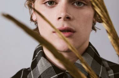 Billy Barratt: Into the Dark, With Heart - On horror, music, and growing up in the spotlight Billy Barratt: Into the Dark, With Heart - On horror, music, and growing up in the spotlight Vanity Teen 虚荣青年 Lifestyle & new faces magazine