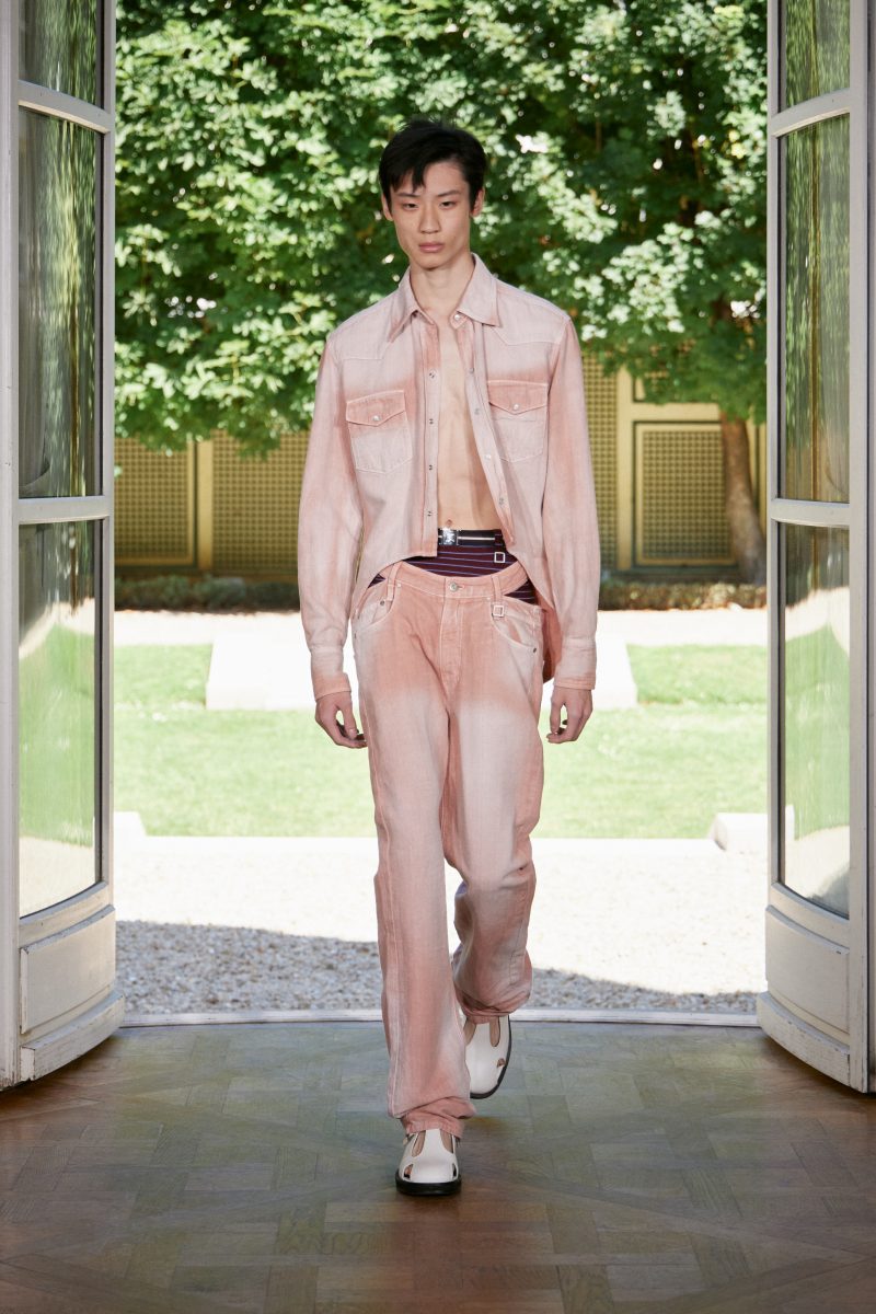 Wooyoungmi SS26 Collection - ‘South Korean summers are hot’ Wooyoungmi SS26 Collection - ‘South Korean summers are hot’ Vanity Teen 虚荣青年 Lifestyle & new faces magazine