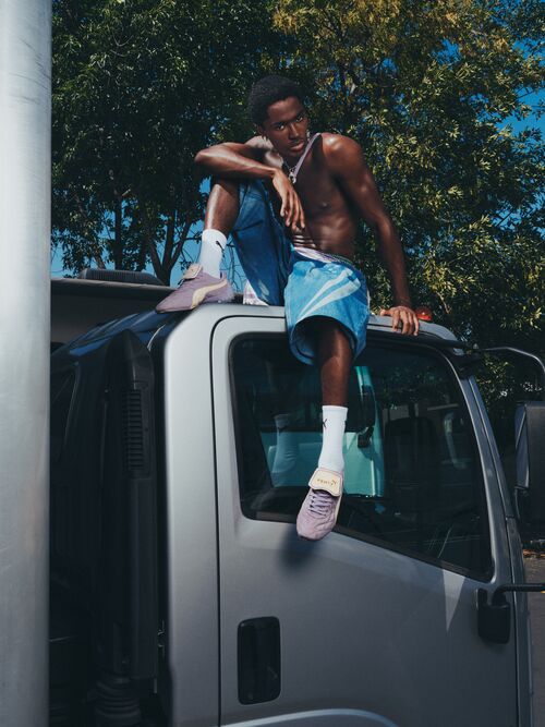 Rihanna Perfects Sport Fashion – The New FENTY x PUMA Rihanna Perfects Sport Fashion – The New FENTY x PUMA Vanity Teen 虚荣青年 Lifestyle & new faces magazine