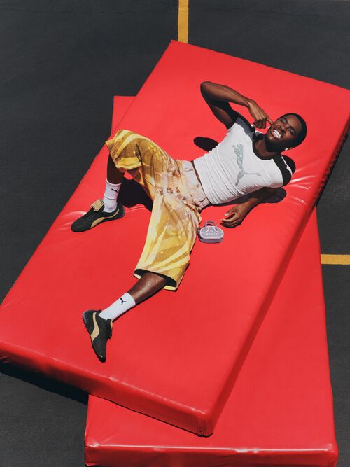 Rihanna Perfects Sport Fashion – The New FENTY x PUMA Rihanna Perfects Sport Fashion – The New FENTY x PUMA Vanity Teen 虚荣青年 Lifestyle & new faces magazine