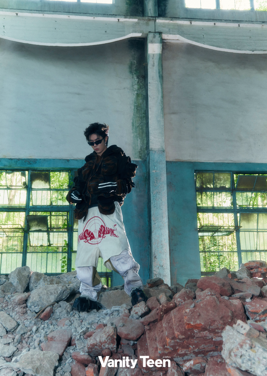 VTEEN cover - Victor Ma VTEEN cover - Victor Ma Vanity Teen 虚荣青年 Lifestyle & new faces magazine