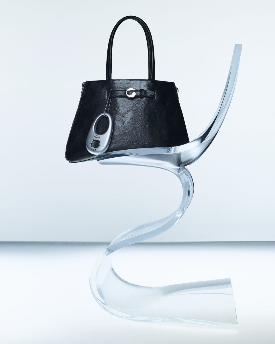 Multiplicity in Motion: Alex Consani in Coperni’s AW25 LAN Party Campaign Multiplicity in Motion: Alex Consani in Coperni’s AW25 LAN Party Campaign Vanity Teen 虚荣青年 Lifestyle & new faces magazine