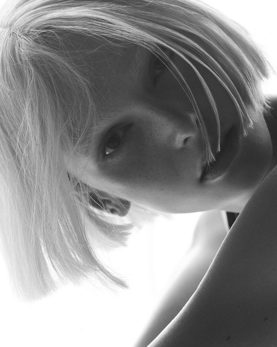 Multiplicity in Motion: Alex Consani in Coperni’s AW25 LAN Party Campaign Multiplicity in Motion: Alex Consani in Coperni’s AW25 LAN Party Campaign Vanity Teen 虚荣青年 Lifestyle & new faces magazine