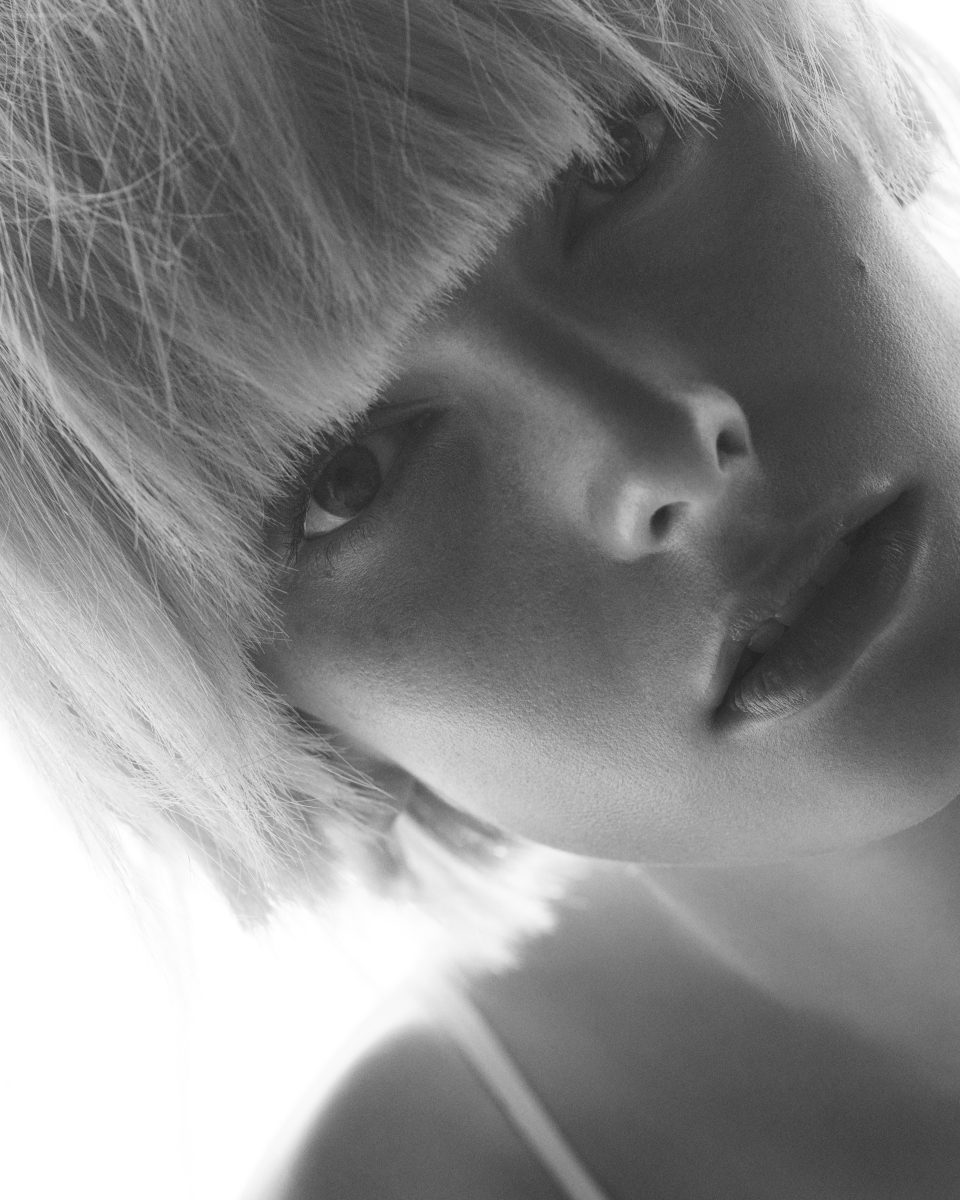 Multiplicity in Motion: Alex Consani in Coperni’s AW25 LAN Party Campaign Multiplicity in Motion: Alex Consani in Coperni’s AW25 LAN Party Campaign Vanity Teen 虚荣青年 Lifestyle & new faces magazine