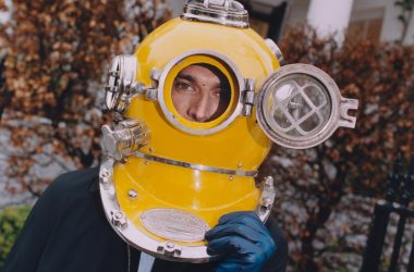 PAUL SMITH AUTUMN WINTER ’25 CELEBRATES BRITISH ECCENTRCITY IN THE HEART OF NOTTING HILL PAUL SMITH AUTUMN WINTER ’25 CELEBRATES BRITISH ECCENTRCITY IN THE HEART OF NOTTING HILL Vanity Teen 虚荣青年 Lifestyle & new faces magazine