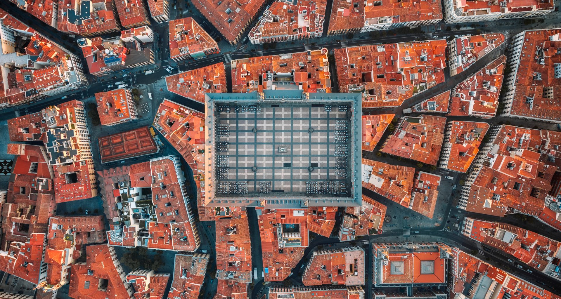 Carolina Herrera to Stage its Spring Summer 2026 Runway Show at the Iconic Plaza Mayor in the heart of Madrid Carolina Herrera to Stage its Spring Summer 2026 Runway Show at the Iconic Plaza Mayor in the heart of Madrid Vanity Teen 虚荣青年 Lifestyle & new faces magazine