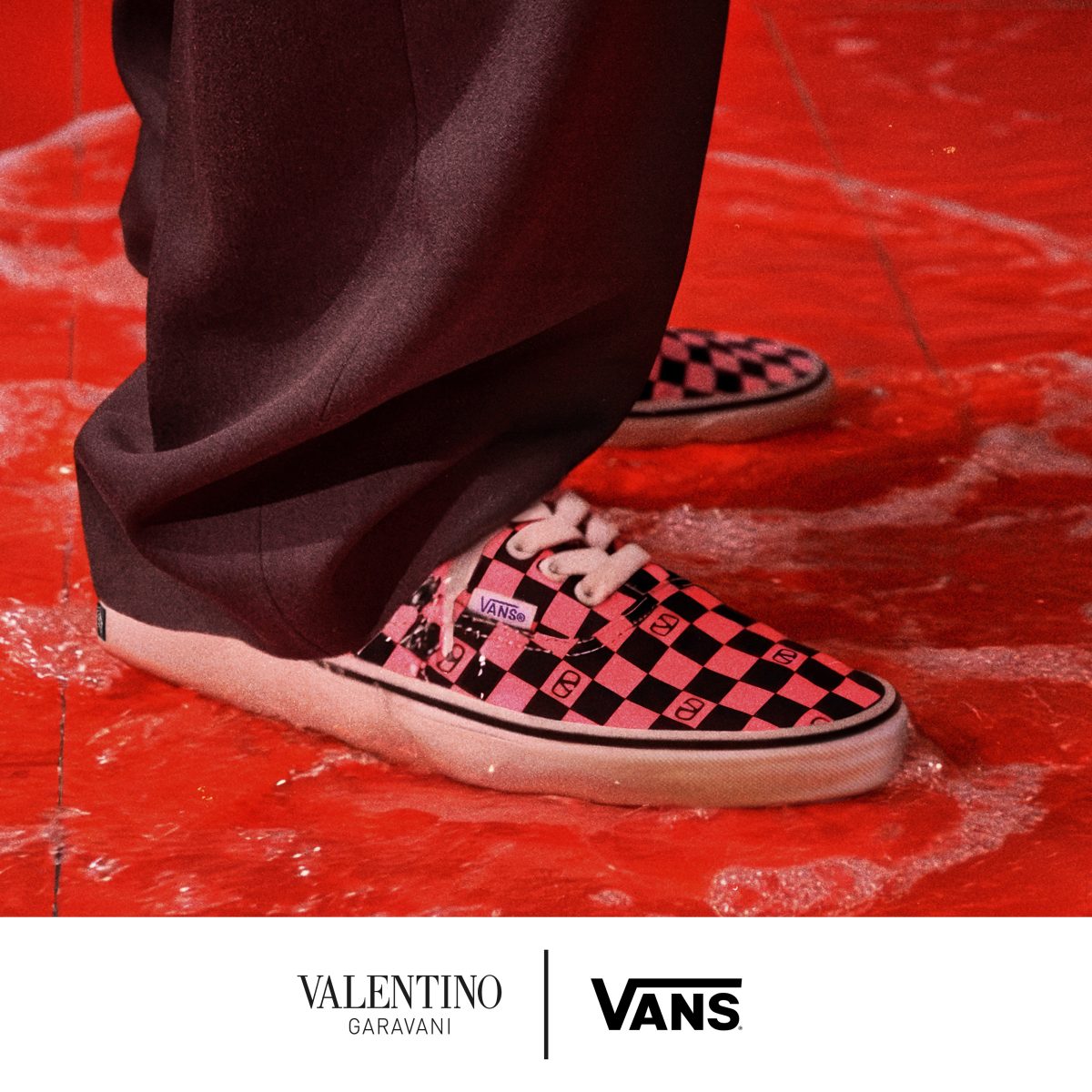 VALENTINO GARAVANI AND VANS COLLABORATION - A MORE VULNERABLE AND FLUID DIMENSION VALENTINO GARAVANI AND VANS COLLABORATION - A MORE VULNERABLE AND FLUID DIMENSION Vanity Teen 虚荣青年 Lifestyle & new faces magazine