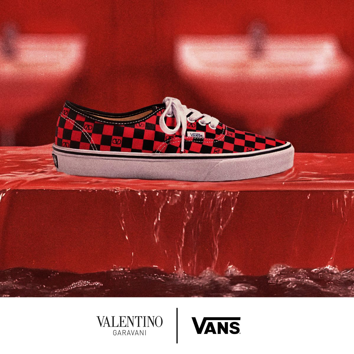 VALENTINO GARAVANI AND VANS COLLABORATION - A MORE VULNERABLE AND FLUID DIMENSION VALENTINO GARAVANI AND VANS COLLABORATION - A MORE VULNERABLE AND FLUID DIMENSION Vanity Teen 虚荣青年 Lifestyle & new faces magazine