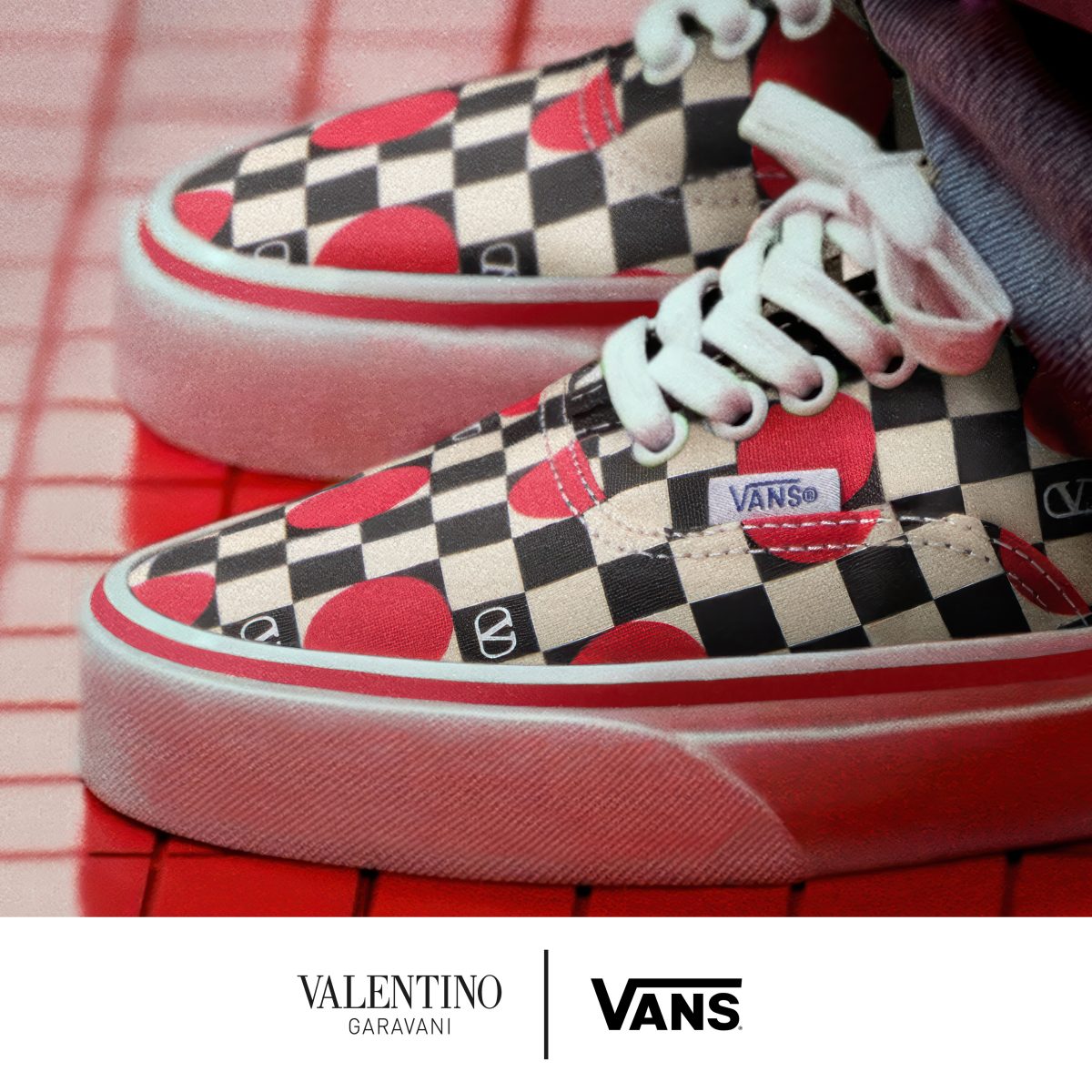 VALENTINO GARAVANI AND VANS COLLABORATION - A MORE VULNERABLE AND FLUID DIMENSION VALENTINO GARAVANI AND VANS COLLABORATION - A MORE VULNERABLE AND FLUID DIMENSION Vanity Teen 虚荣青年 Lifestyle & new faces magazine