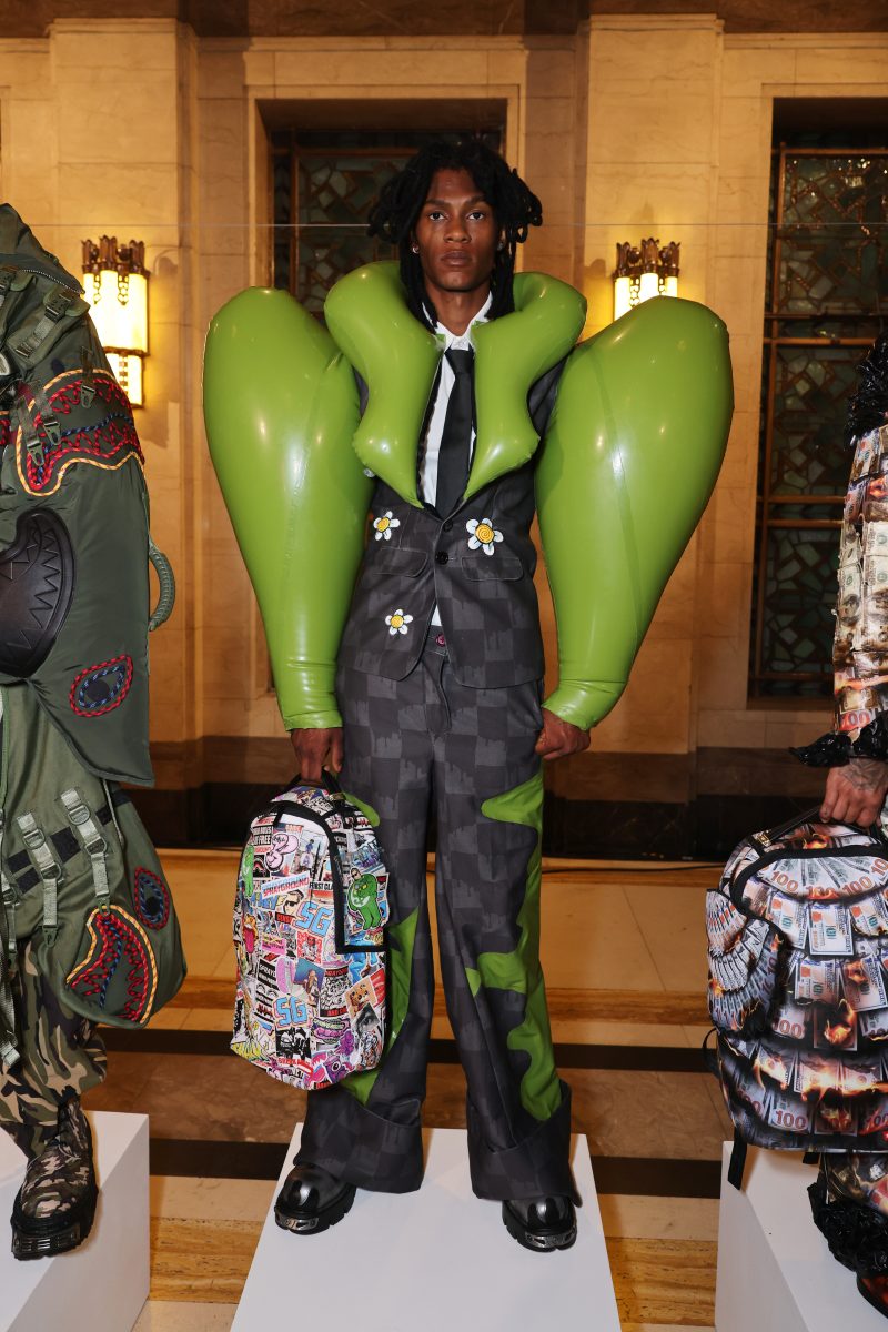 Sandflower Dyson Electrifies London Fashion Week with Exclusive Sprayground Soundtrack Sandflower Dyson Electrifies London Fashion Week with Exclusive Sprayground Soundtrack Vanity Teen 虚荣青年 Lifestyle & new faces magazine