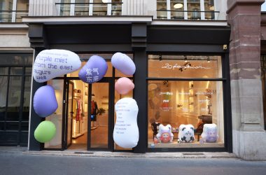 Purple Mist from the East Augurs Well - Beijing Institute of Fashion Technology and Paphos Studio Bring "Purple Mist from the East Augurs Well" to Paris, Blending Virtual Innovation with Oriental Aesthetics Purple Mist from the East Augurs Well - Beijing Institute of Fashion Technology and Paphos Studio Bring "Purple Mist from the East Augurs Well" to Paris, Blending Virtual Innovation with Oriental Aesthetics Vanity Teen 虚荣青年 Lifestyle & new faces magazine