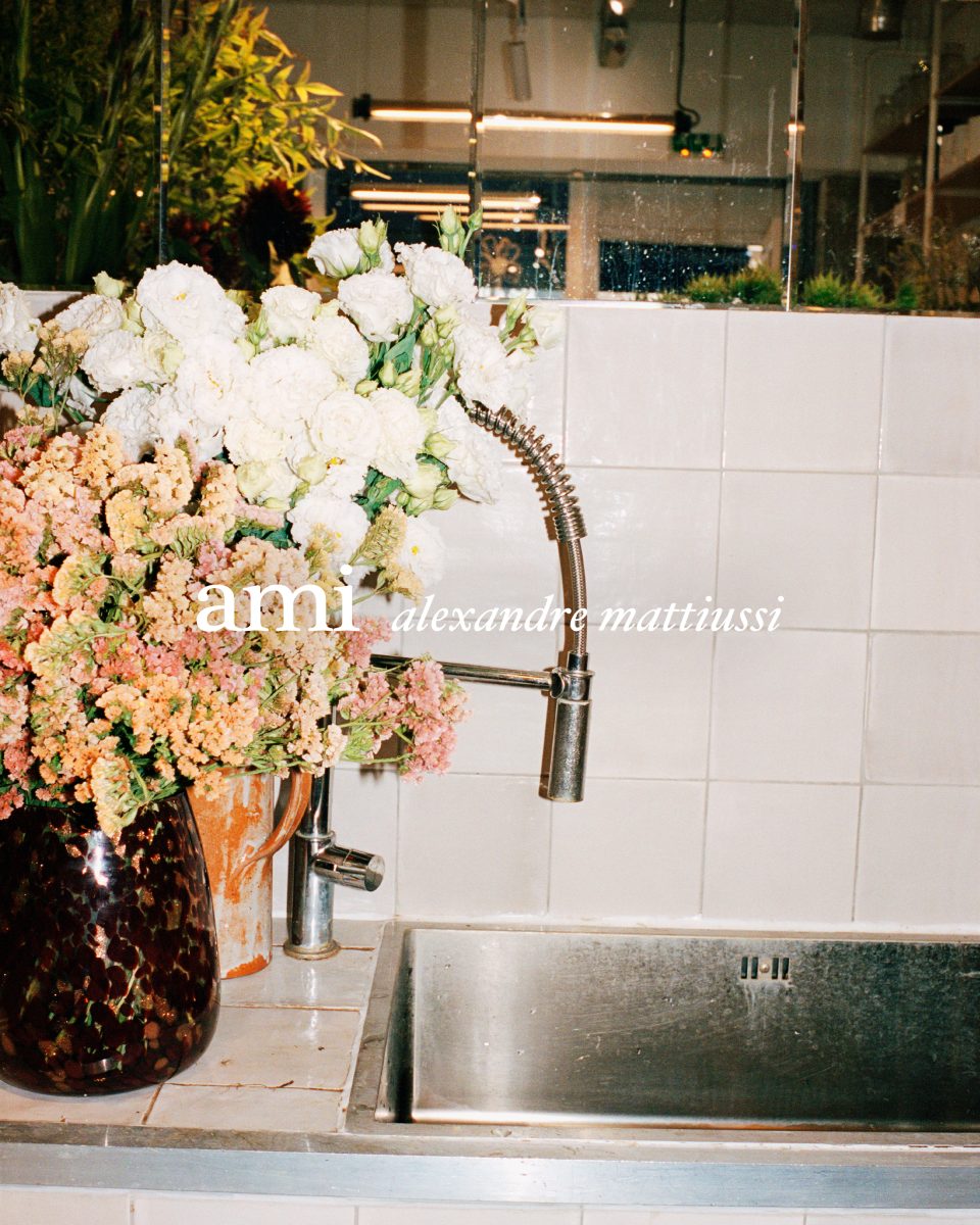 Adam DiMarco Fronts the AMI Paris FW25 Campaign Adam DiMarco Fronts the AMI Paris FW25 Campaign Vanity Teen 虚荣青年 Lifestyle & new faces magazine