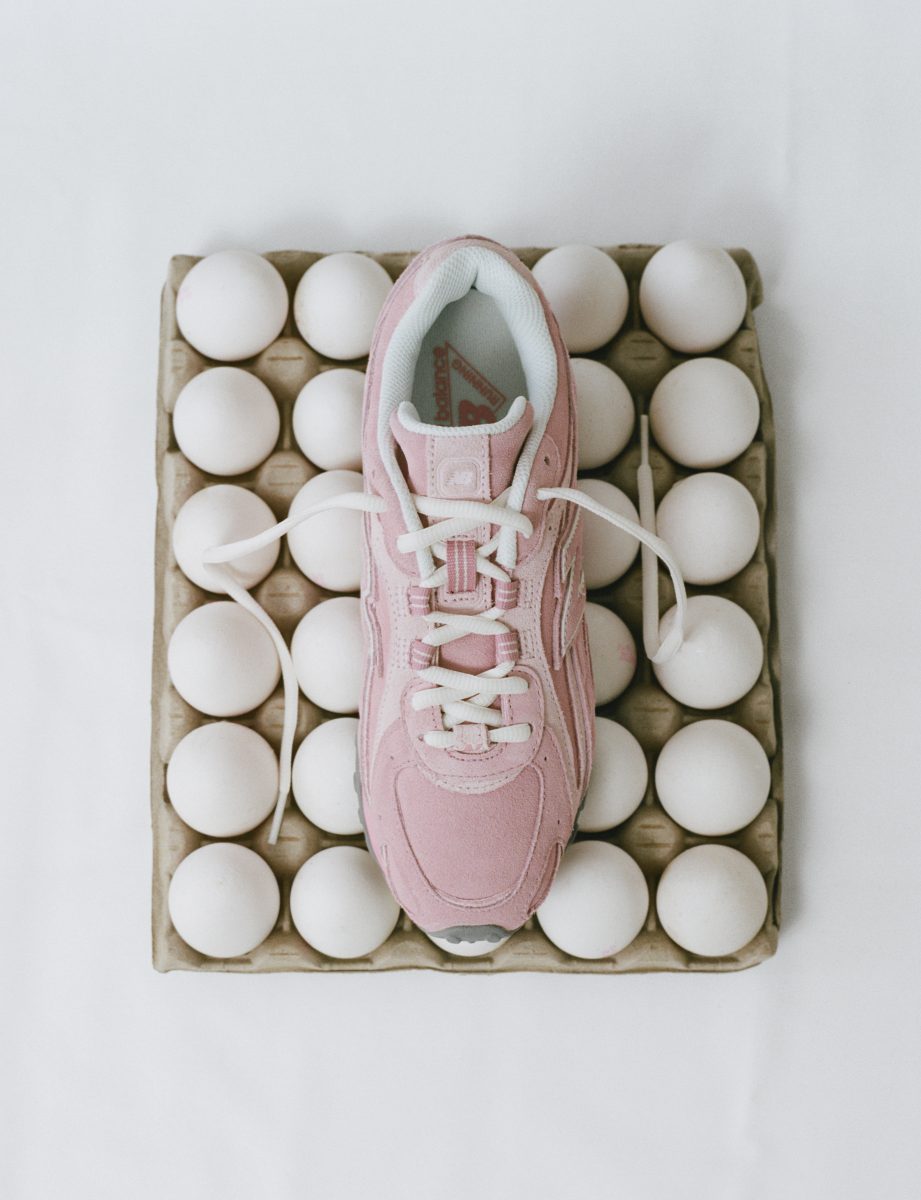 New Balance 204L NAKED Copenhagen Exclusive: A Study in Pink: The New Balance 204L in Soft Pink New Balance 204L NAKED Copenhagen Exclusive: A Study in Pink: The New Balance 204L in Soft Pink Vanity Teen 虚荣青年 Lifestyle & new faces magazine