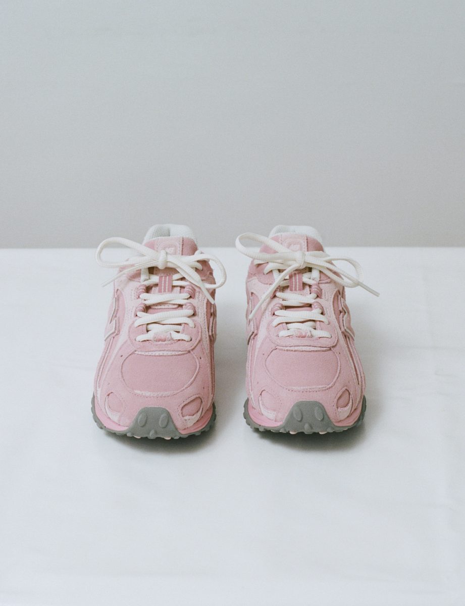 New Balance 204L NAKED Copenhagen Exclusive: A Study in Pink: The New Balance 204L in Soft Pink New Balance 204L NAKED Copenhagen Exclusive: A Study in Pink: The New Balance 204L in Soft Pink Vanity Teen 虚荣青年 Lifestyle & new faces magazine