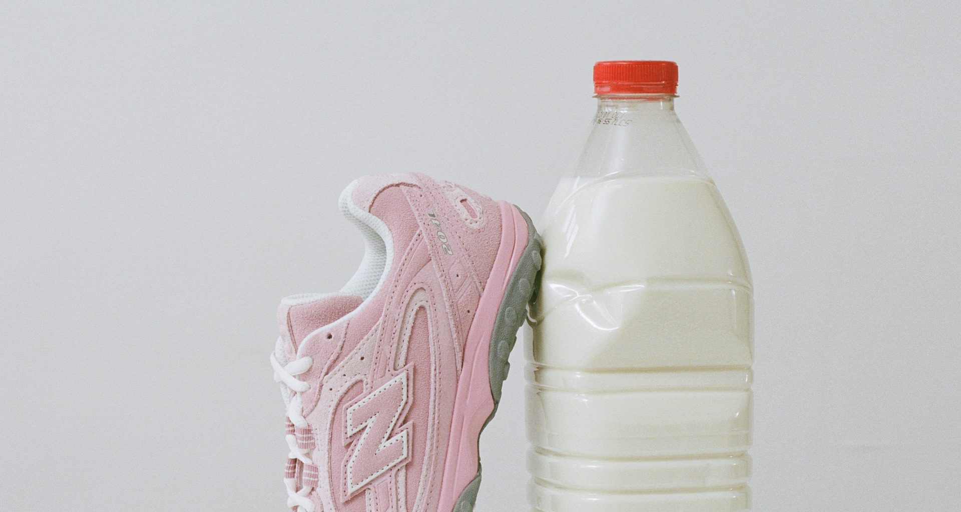 New Balance 204L NAKED Copenhagen Exclusive: A Study in Pink: The New Balance 204L in Soft Pink New Balance 204L NAKED Copenhagen Exclusive: A Study in Pink: The New Balance 204L in Soft Pink Vanity Teen 虚荣青年 Lifestyle & new faces magazine